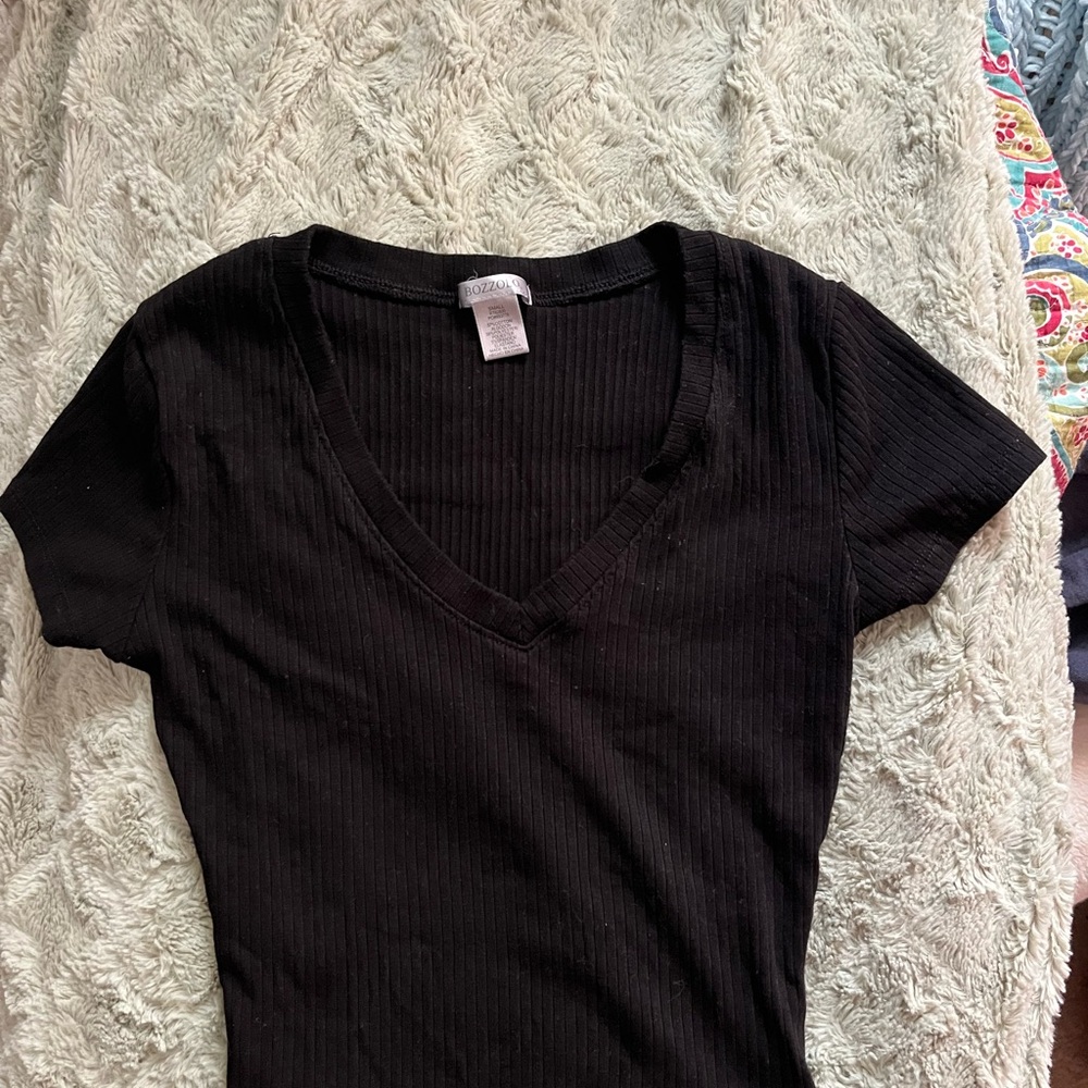 Bozzolo Black Ribbed V-Neck Tee